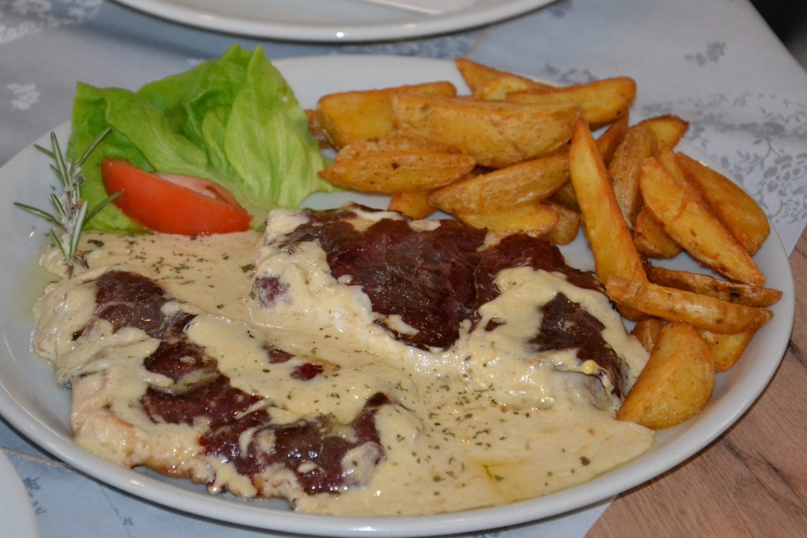 vesalica u sosu od pecuraka